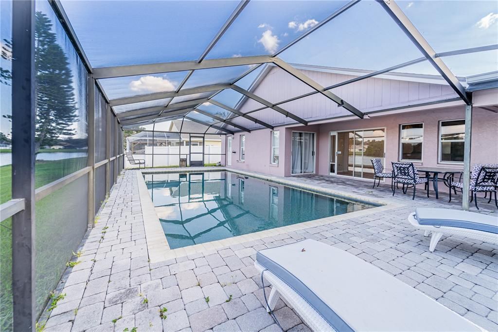 For Sale: $564,900 (4 beds, 3 baths, 2341 Square Feet)