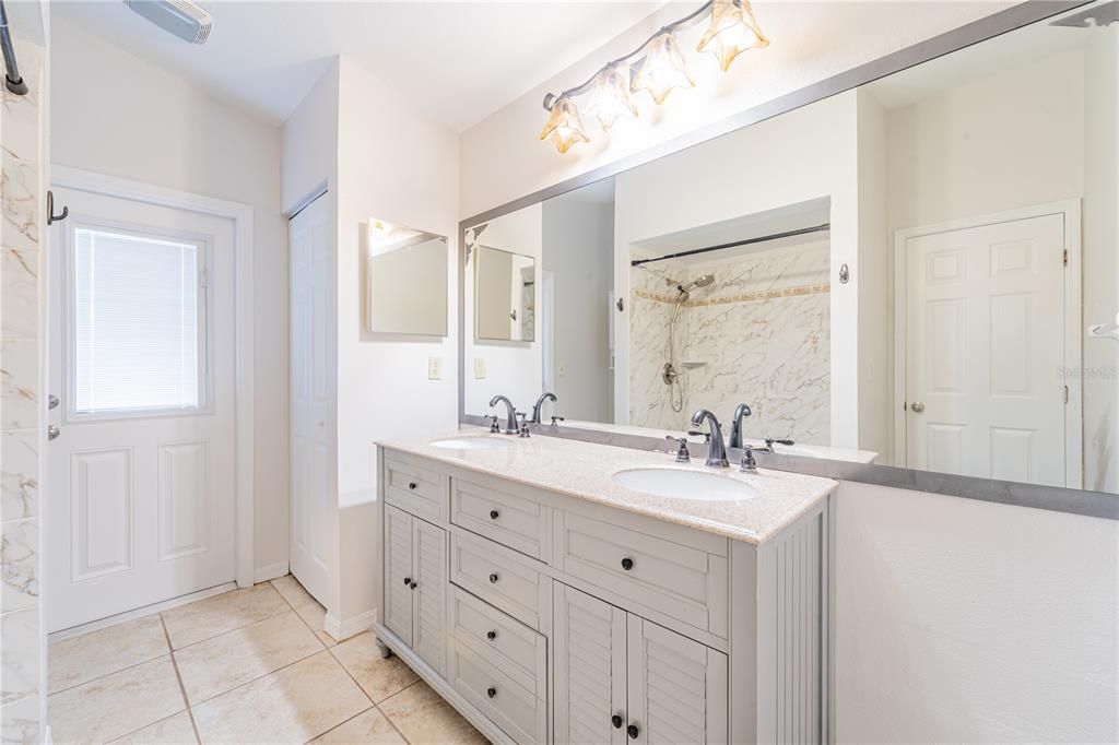 For Sale: $564,900 (4 beds, 3 baths, 2341 Square Feet)