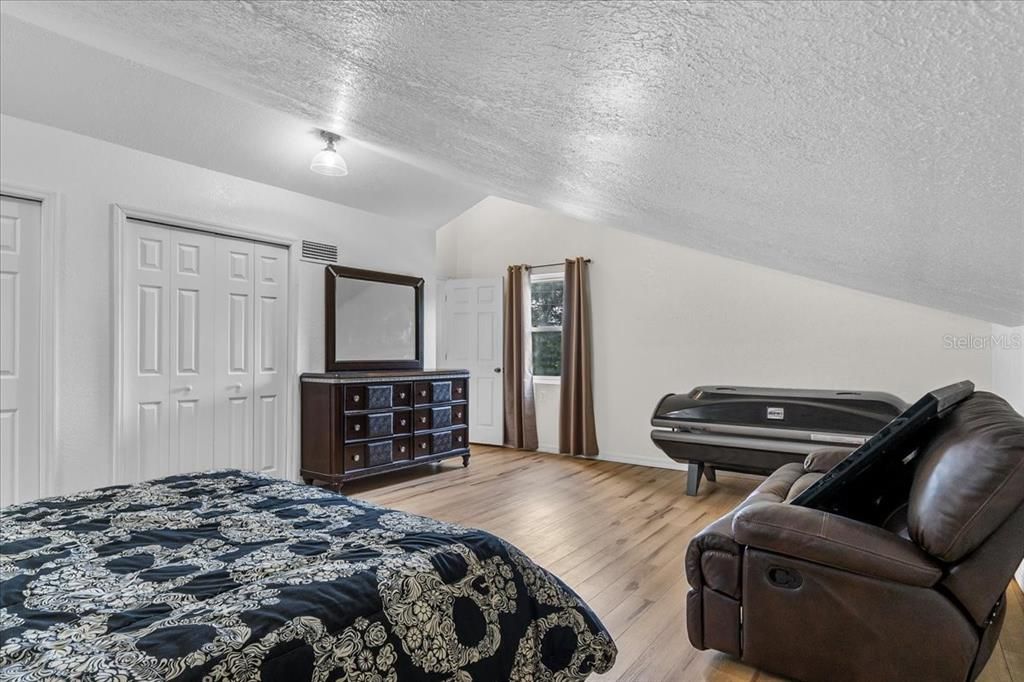 Под контрактом: $319,000 (4 спален, 2 ванн, 2442 Квадратных фут)