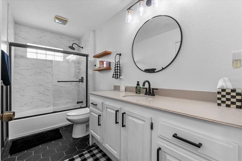 Под контрактом: $319,000 (4 спален, 2 ванн, 2442 Квадратных фут)