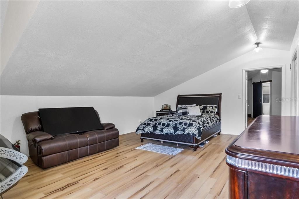 Под контрактом: $319,000 (4 спален, 2 ванн, 2442 Квадратных фут)