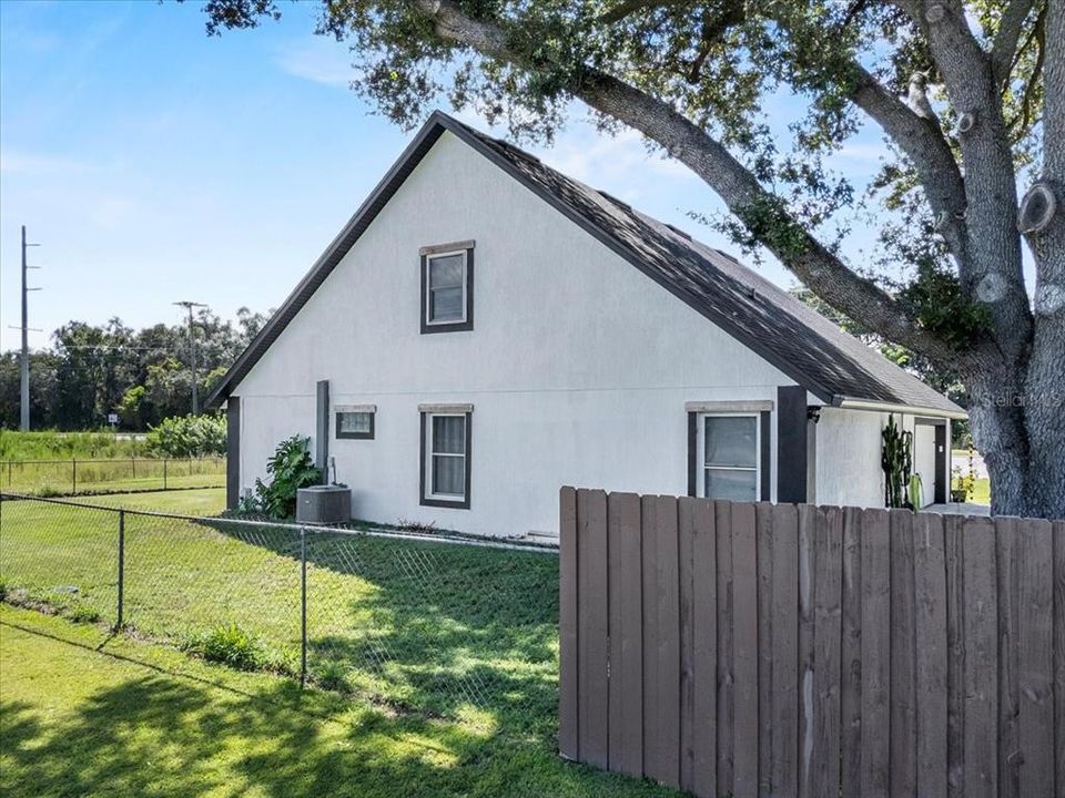 Под контрактом: $319,000 (4 спален, 2 ванн, 2442 Квадратных фут)