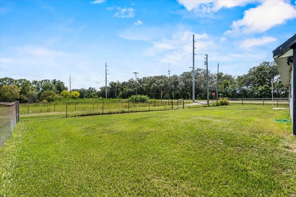 Под контрактом: $319,000 (4 спален, 2 ванн, 2442 Квадратных фут)