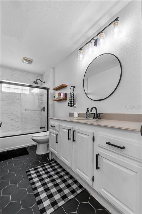 Под контрактом: $319,000 (4 спален, 2 ванн, 2442 Квадратных фут)