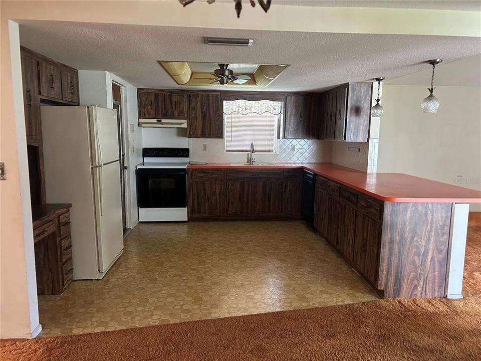 For Sale: $147,500 (2 beds, 2 baths, 1318 Square Feet)
