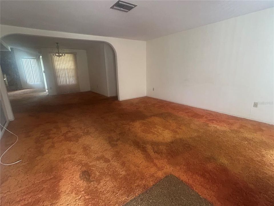 For Sale: $147,500 (2 beds, 2 baths, 1318 Square Feet)