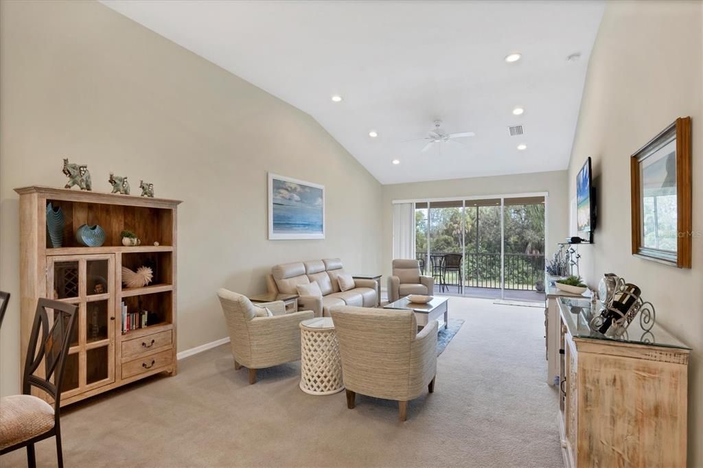 Active With Contract: $274,800 (2 beds, 2 baths, 1496 Square Feet)