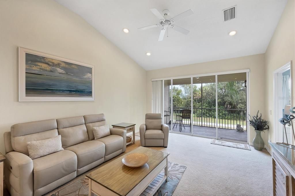 Active With Contract: $274,800 (2 beds, 2 baths, 1496 Square Feet)