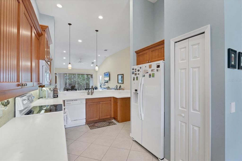 Active With Contract: $274,800 (2 beds, 2 baths, 1496 Square Feet)