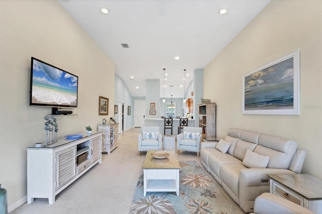 Active With Contract: $274,800 (2 beds, 2 baths, 1496 Square Feet)