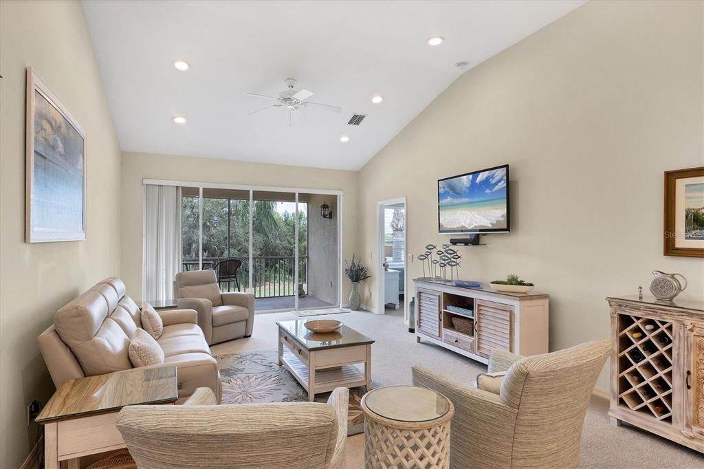 Active With Contract: $274,800 (2 beds, 2 baths, 1496 Square Feet)