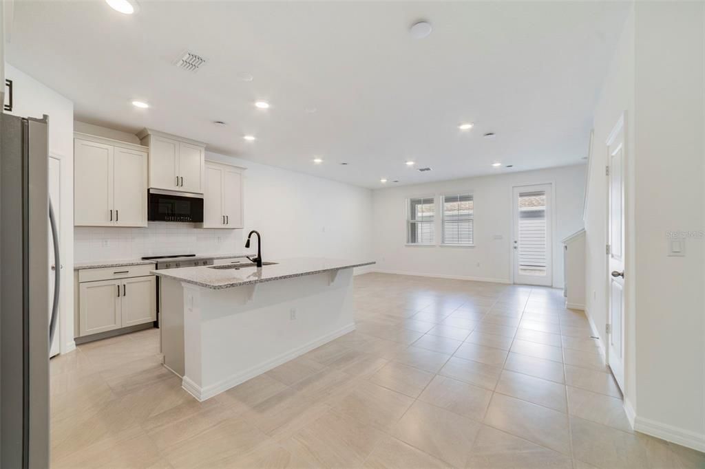 En Venta: $459,100 (4 camas, 2 baños, 1836 Pies cuadrados)