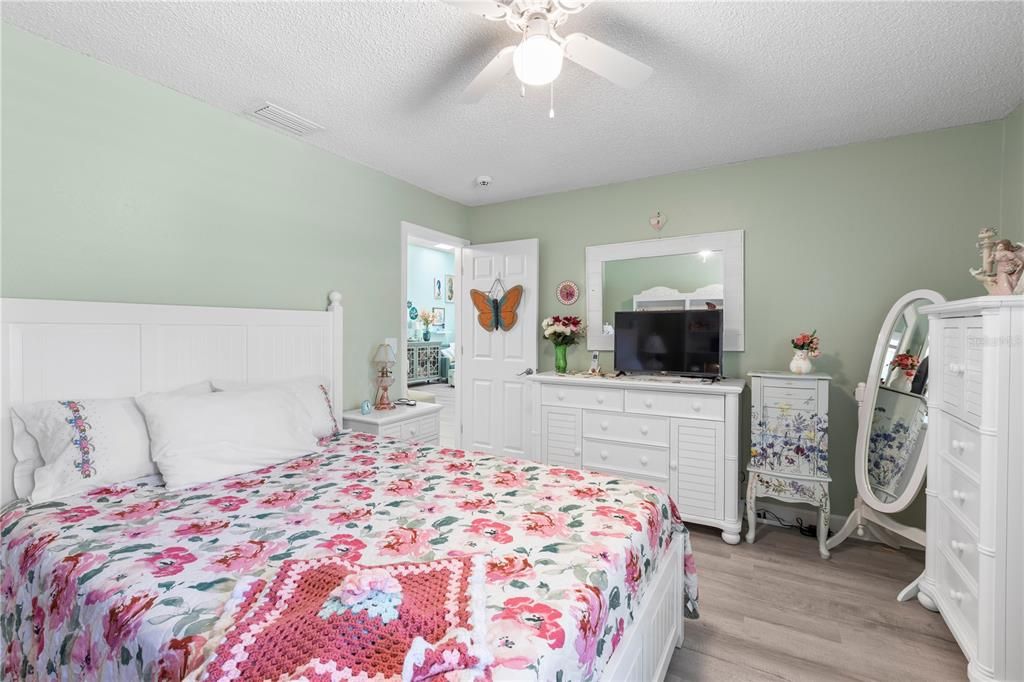 Под контрактом: $400,000 (3 спален, 2 ванн, 1664 Квадратных фут)