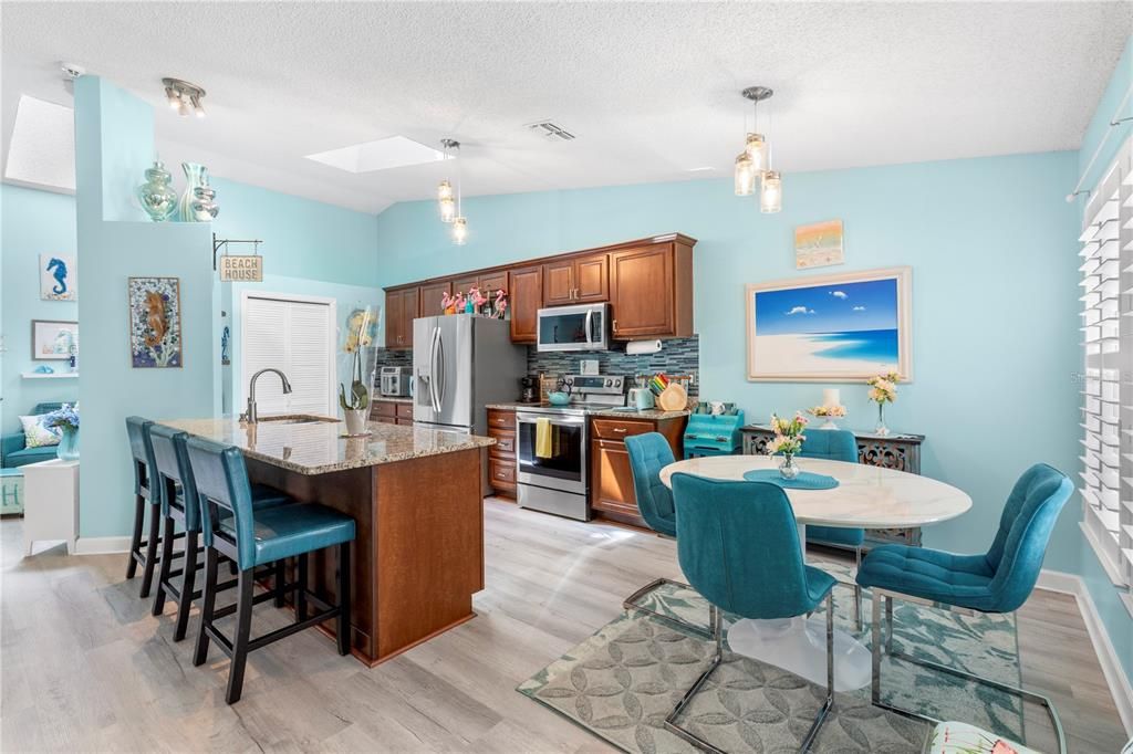 Под контрактом: $400,000 (3 спален, 2 ванн, 1664 Квадратных фут)