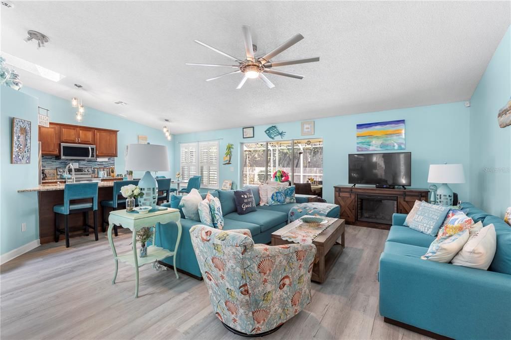 Под контрактом: $400,000 (3 спален, 2 ванн, 1664 Квадратных фут)