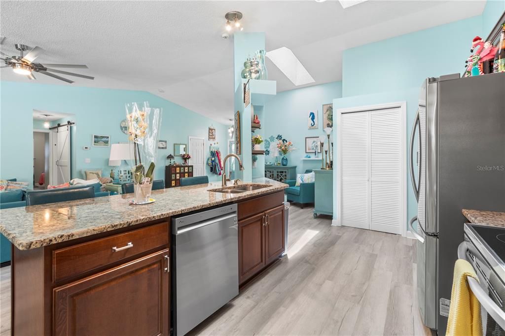 Под контрактом: $400,000 (3 спален, 2 ванн, 1664 Квадратных фут)