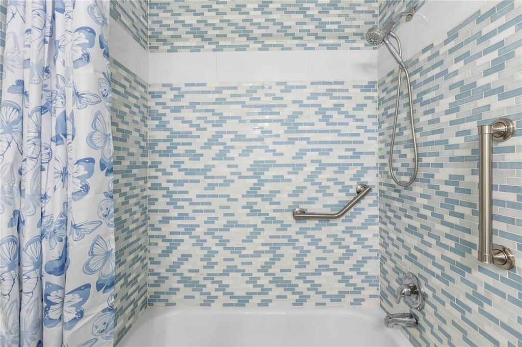 Под контрактом: $400,000 (3 спален, 2 ванн, 1664 Квадратных фут)