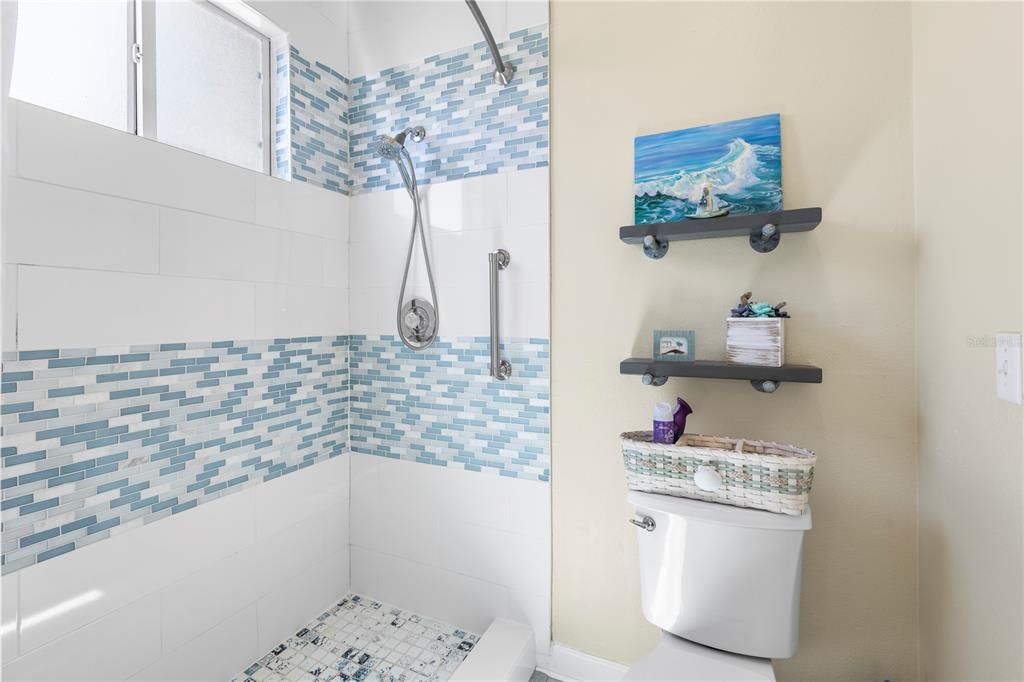 Под контрактом: $400,000 (3 спален, 2 ванн, 1664 Квадратных фут)