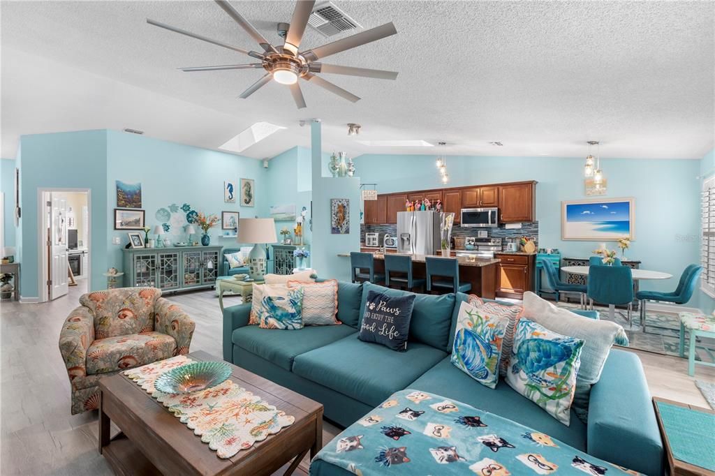 Под контрактом: $400,000 (3 спален, 2 ванн, 1664 Квадратных фут)