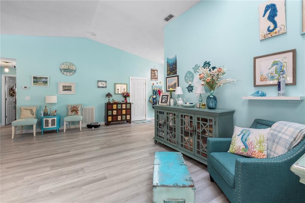 Под контрактом: $400,000 (3 спален, 2 ванн, 1664 Квадратных фут)