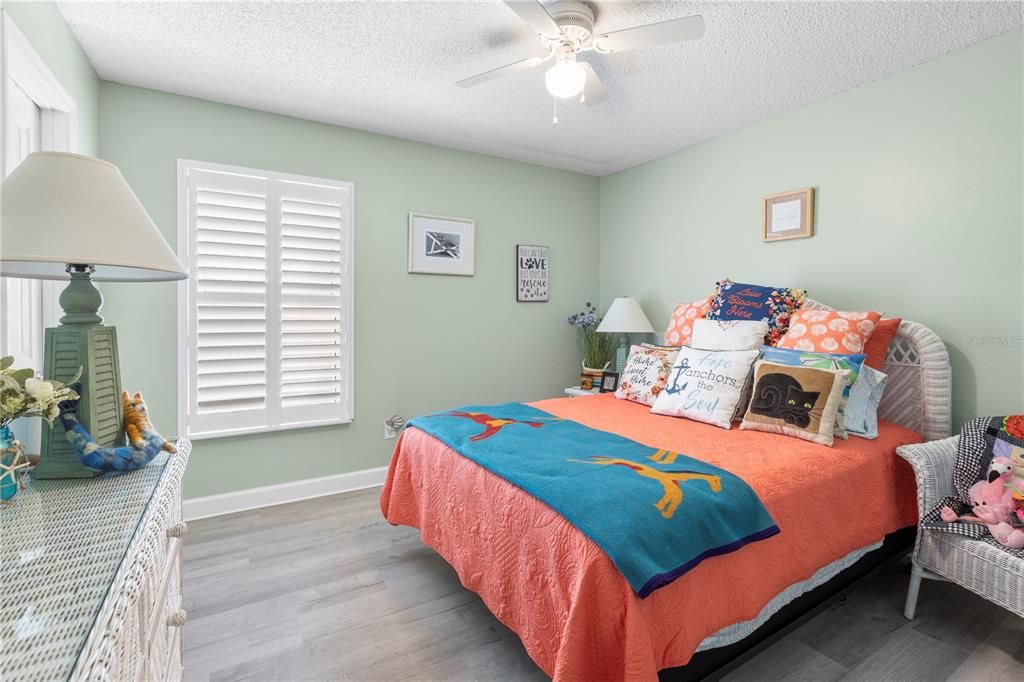 Под контрактом: $400,000 (3 спален, 2 ванн, 1664 Квадратных фут)