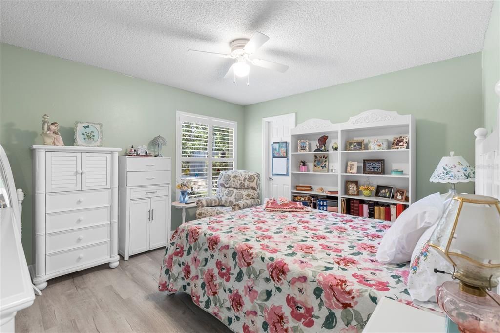 Под контрактом: $400,000 (3 спален, 2 ванн, 1664 Квадратных фут)