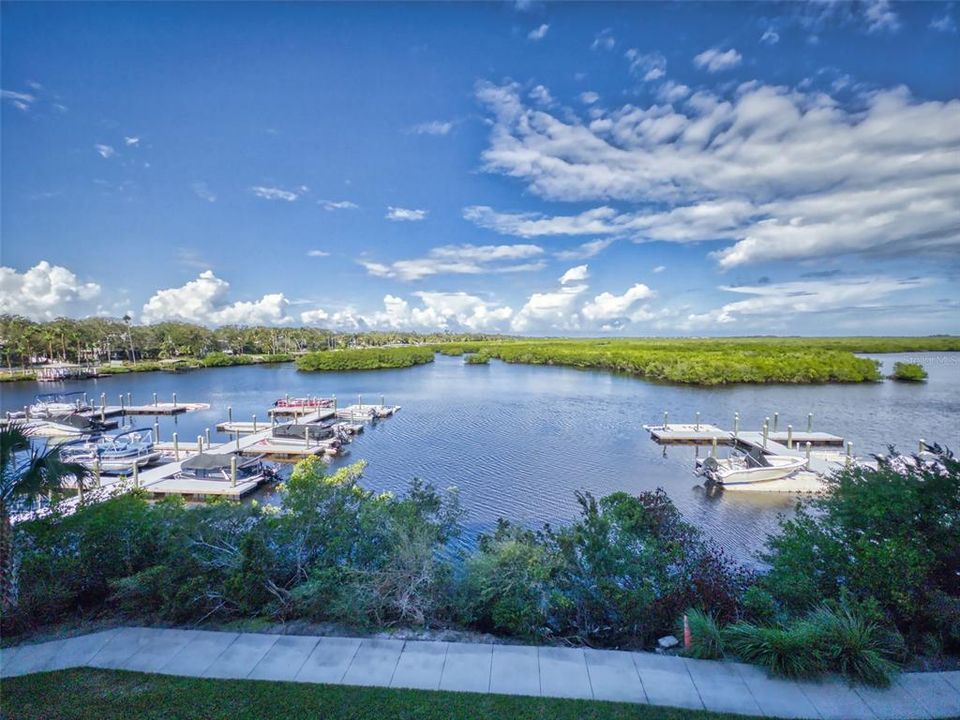 Под контрактом: $650,000 (3 спален, 2 ванн, 1697 Квадратных фут)