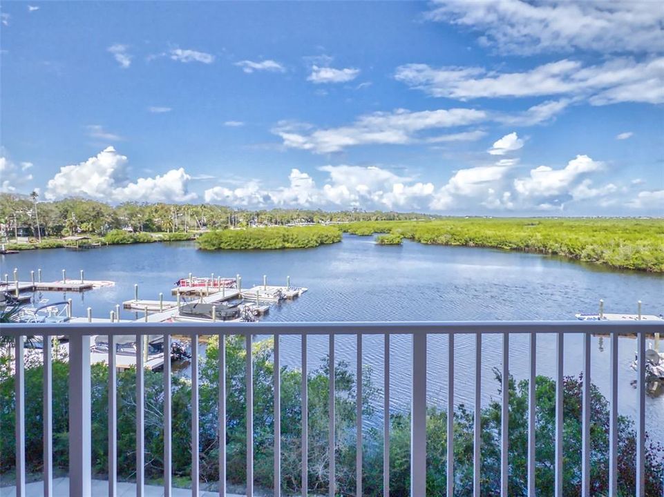 Под контрактом: $650,000 (3 спален, 2 ванн, 1697 Квадратных фут)