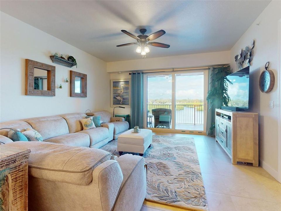 Под контрактом: $650,000 (3 спален, 2 ванн, 1697 Квадратных фут)