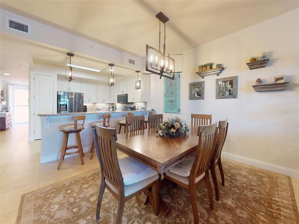 Под контрактом: $650,000 (3 спален, 2 ванн, 1697 Квадратных фут)