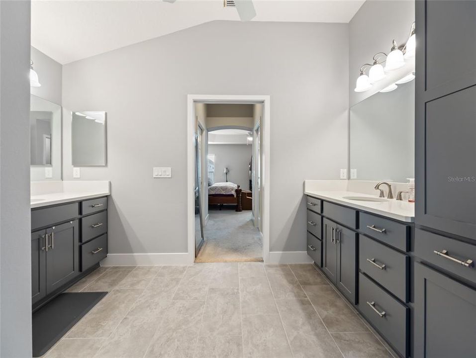 待售: $650,000 (4 贝兹, 3 浴室, 2296 平方英尺)