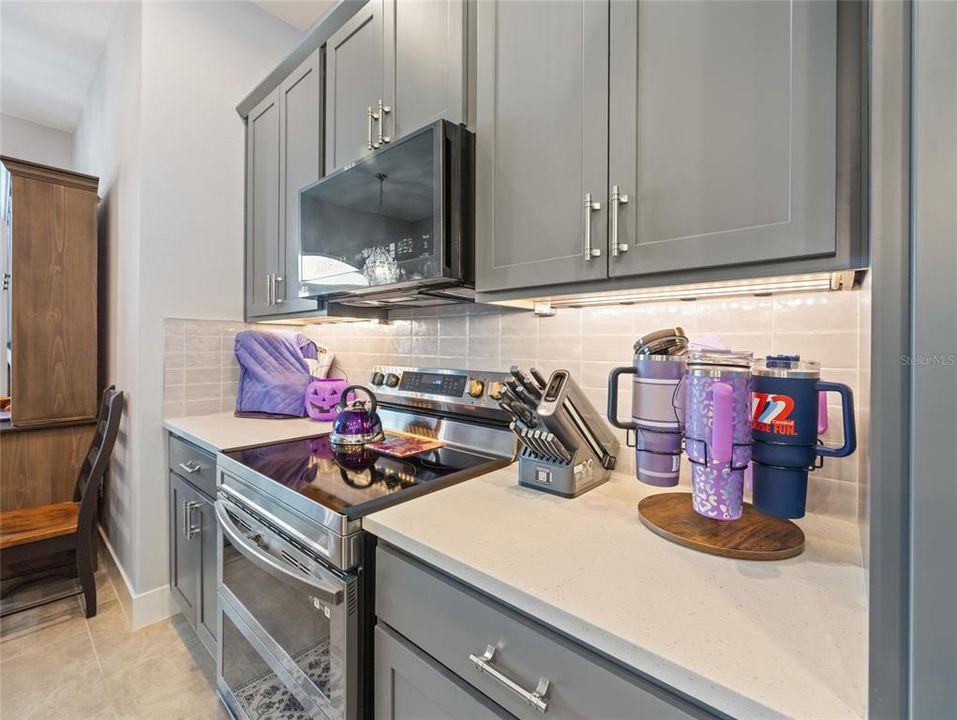 待售: $650,000 (4 贝兹, 3 浴室, 2296 平方英尺)