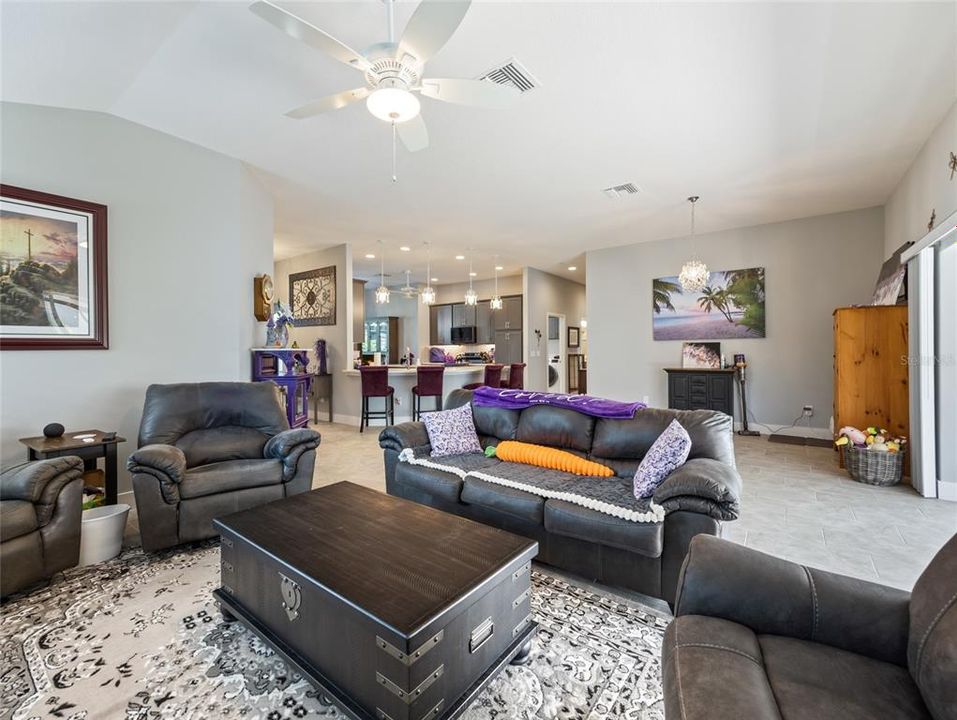 待售: $650,000 (4 贝兹, 3 浴室, 2296 平方英尺)