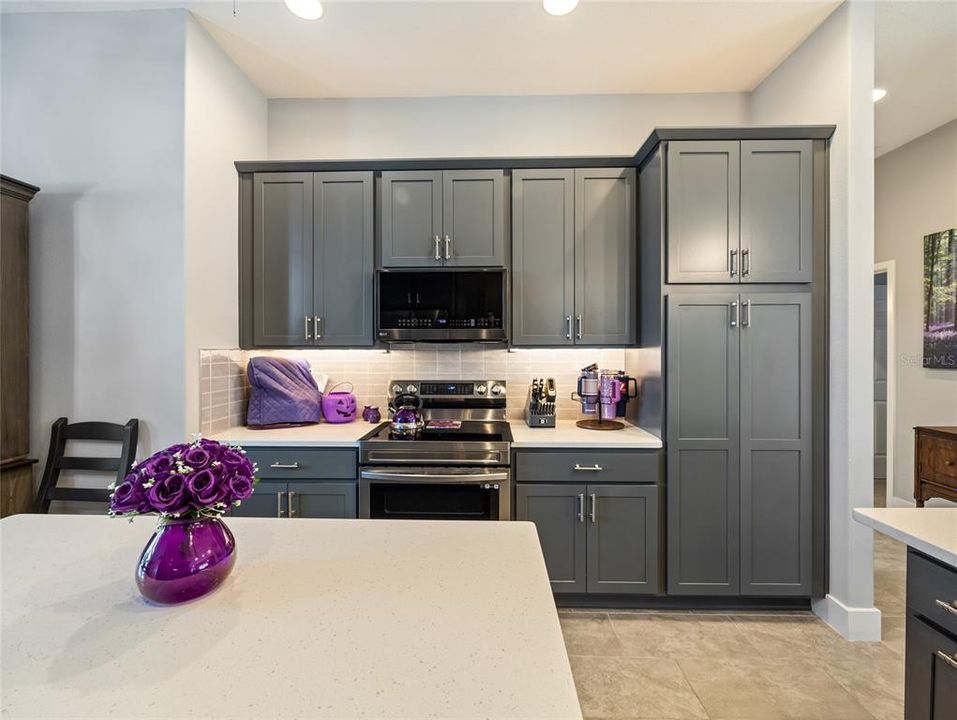 待售: $650,000 (4 贝兹, 3 浴室, 2296 平方英尺)