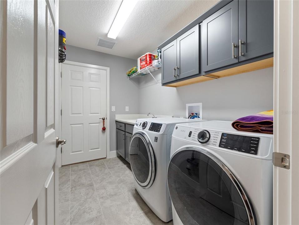 待售: $650,000 (4 贝兹, 3 浴室, 2296 平方英尺)