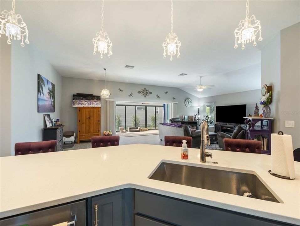 待售: $650,000 (4 贝兹, 3 浴室, 2296 平方英尺)