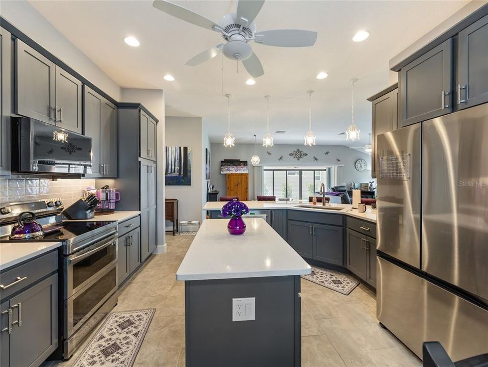 待售: $650,000 (4 贝兹, 3 浴室, 2296 平方英尺)