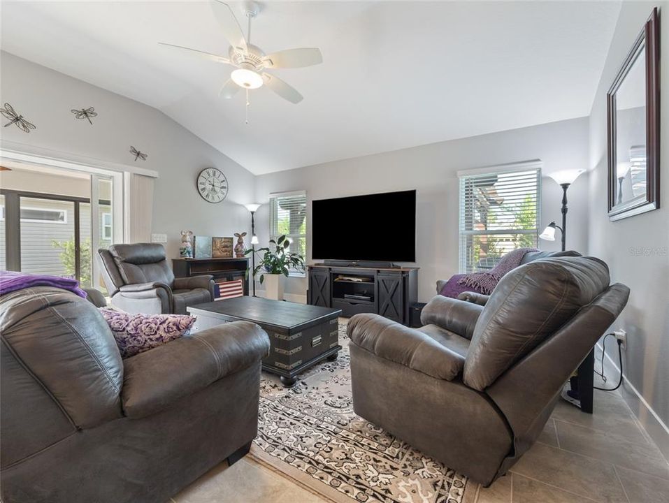 待售: $650,000 (4 贝兹, 3 浴室, 2296 平方英尺)