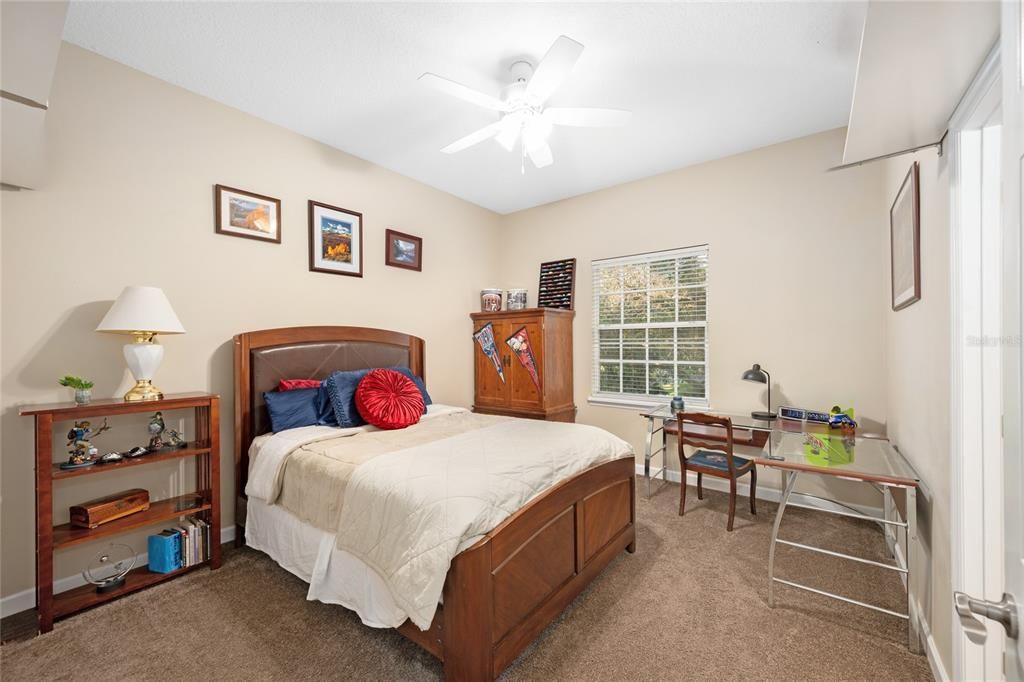 Под контрактом: $1,290,000 (6 спален, 4 ванн, 4016 Квадратных фут)