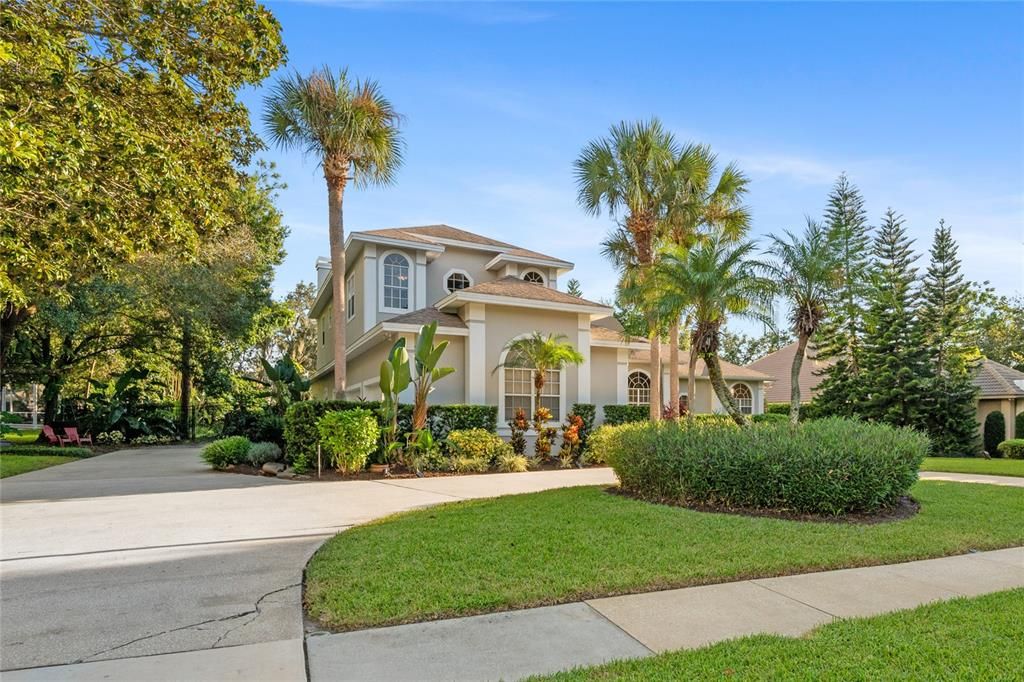 Под контрактом: $1,290,000 (6 спален, 4 ванн, 4016 Квадратных фут)