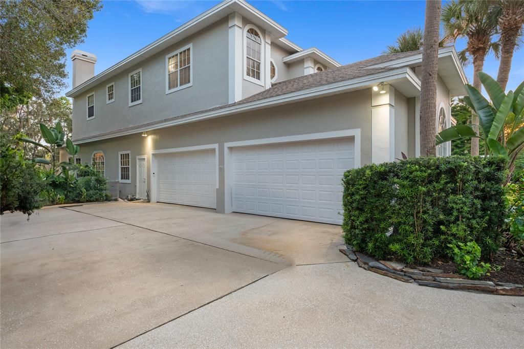 Под контрактом: $1,290,000 (6 спален, 4 ванн, 4016 Квадратных фут)