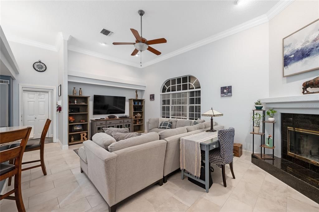 Под контрактом: $1,290,000 (6 спален, 4 ванн, 4016 Квадратных фут)