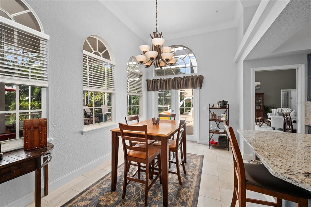 Под контрактом: $1,290,000 (6 спален, 4 ванн, 4016 Квадратных фут)