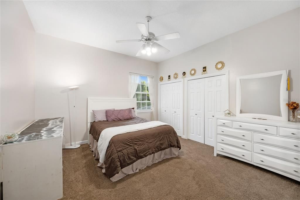 Под контрактом: $1,290,000 (6 спален, 4 ванн, 4016 Квадратных фут)