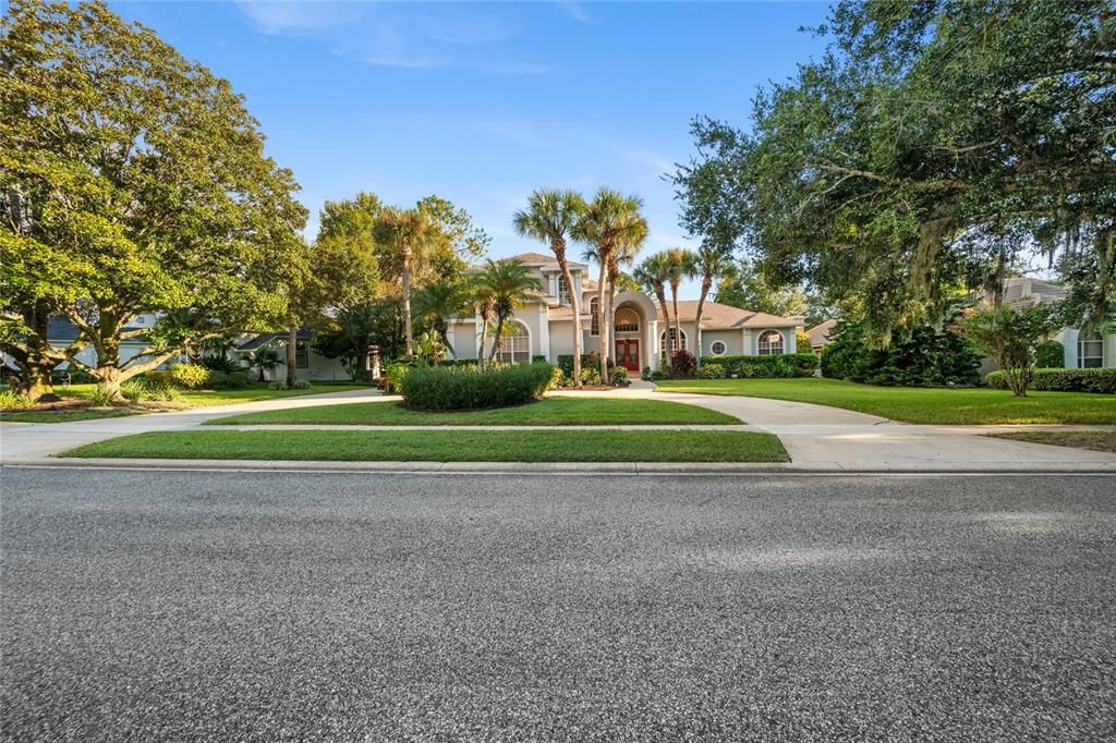 Под контрактом: $1,290,000 (6 спален, 4 ванн, 4016 Квадратных фут)