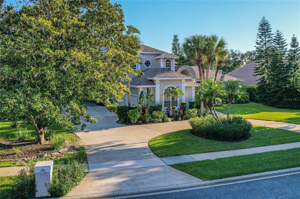 Под контрактом: $1,290,000 (6 спален, 4 ванн, 4016 Квадратных фут)