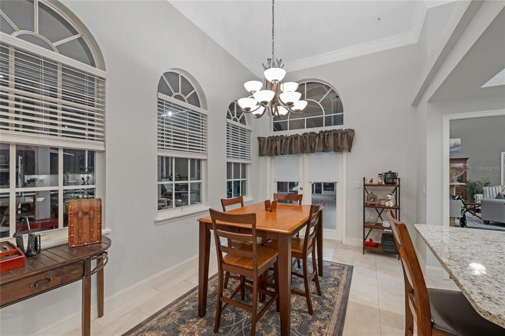 Под контрактом: $1,290,000 (6 спален, 4 ванн, 4016 Квадратных фут)