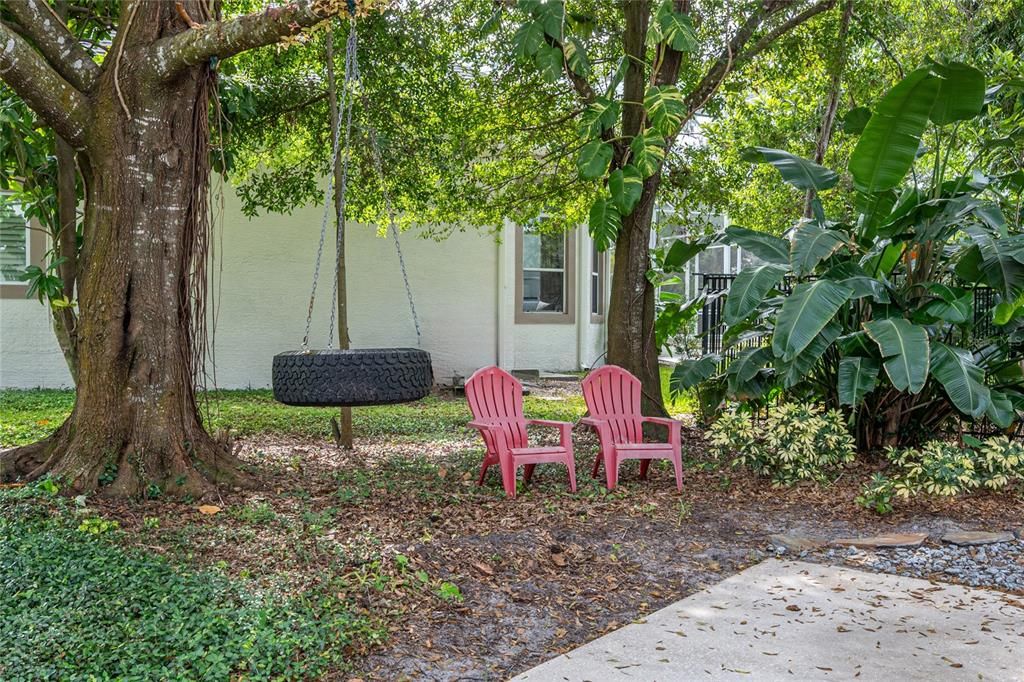 Под контрактом: $1,290,000 (6 спален, 4 ванн, 4016 Квадратных фут)