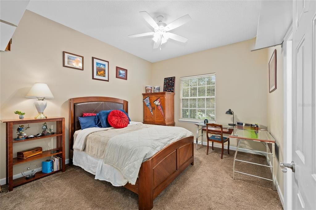 Под контрактом: $1,290,000 (6 спален, 4 ванн, 4016 Квадратных фут)