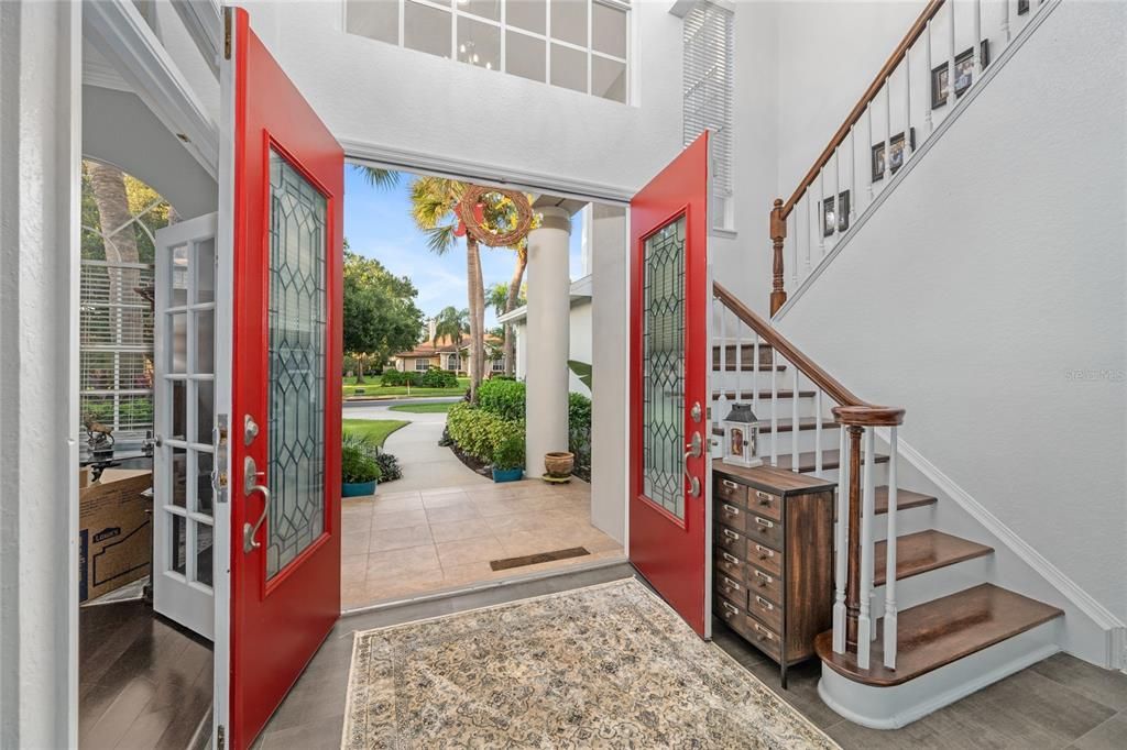 Под контрактом: $1,290,000 (6 спален, 4 ванн, 4016 Квадратных фут)